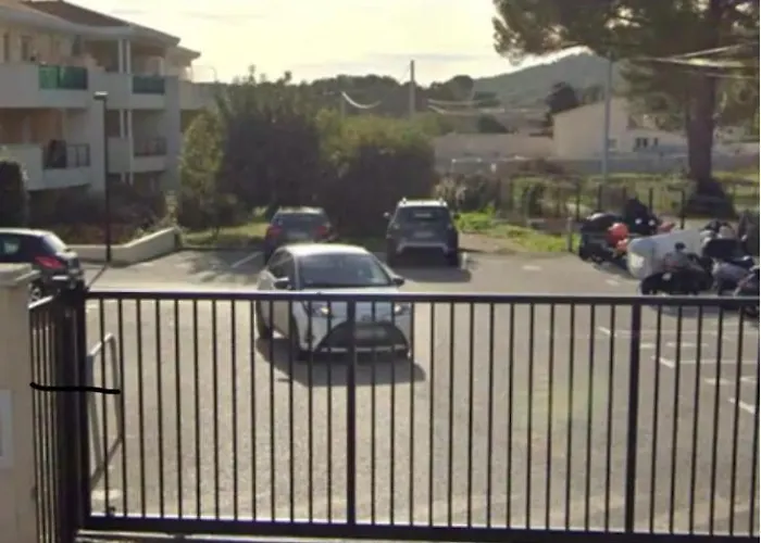L'azureenne Vue Sur Piscine Appartement *